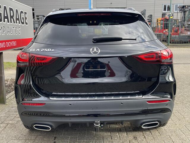 Mercedes-Benz GLA-KLASSE 250 e AMG Line 20"/Trekhaak/Leder/Burmester/Apdatieve cruise/Sfeerverlichting/Stoelverwarming/Camera/Elektrische klep