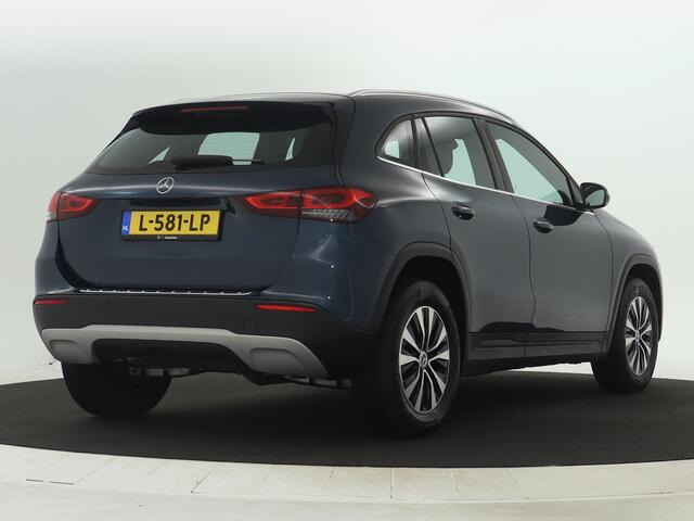 Mercedes-Benz GLA-KLASSE 180 Business Solution | Verwarmde voorstoelen | Elektrisch bedienbare achterklep | Ledkoplampen | Spiegelpakket. Inclusief 24 maanden MB Certified garantie voor Europa.