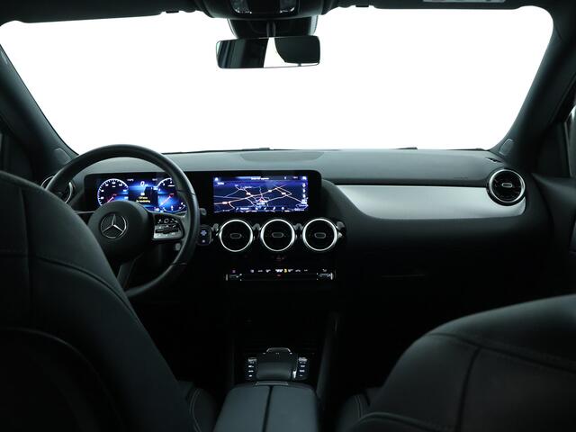 Mercedes-Benz GLA-KLASSE 180 Business Solution | Verwarmde voorstoelen | Elektrisch bedienbare achterklep | Ledkoplampen | Spiegelpakket. Inclusief 24 maanden MB Certified garantie voor Europa.
