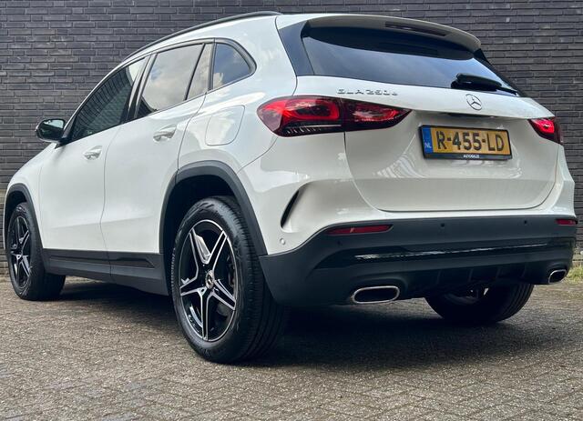 Mercedes-Benz GLA-KLASSE 250 e Business Solution AMG Limited l Panoramadak l Camera l LED l Stoelverwarming