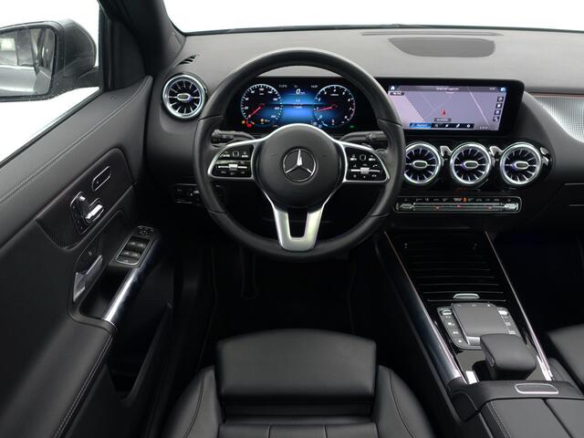 Mercedes-Benz GLA-KLASSE 200 AMG Solution Luxury Aut- Leer I Panodak I Sfeerverlichting I Memory Seats I Camera