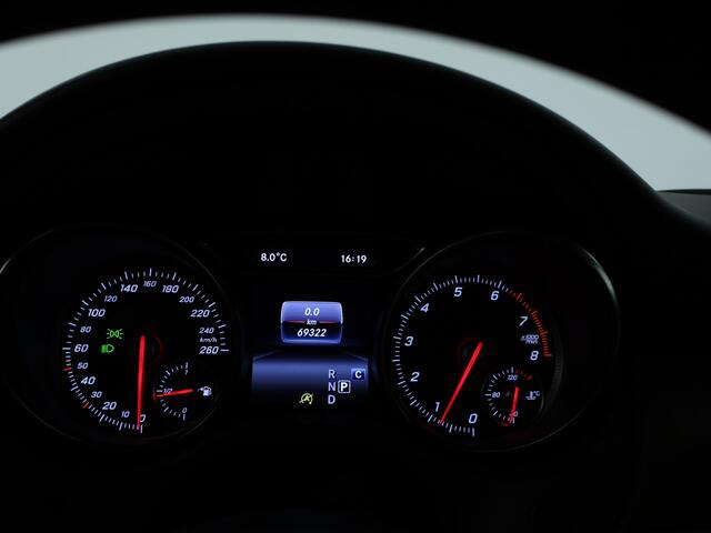 Mercedes-Benz GLA-KLASSE 180 Business Solution | Dual Climate Control | Camera | Parkeersensoren | Navigatie | Stoelverwarming | Inclusief 24 maanden MB Certified garantie voor Europa.