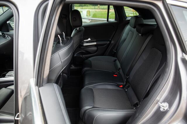 Mercedes-Benz GLA-KLASSE 200 AMG Line , Virtual cockpit, Achteruitrijcamera,