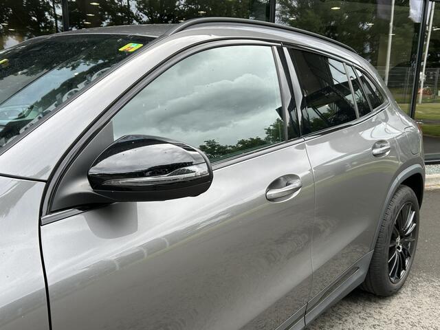 Mercedes-Benz GLA-KLASSE 200 AMG // Camera // Sfeerverlichting // Night Pakket // Augmented Reality // Carplay // 19" Muli Spaak Velgen