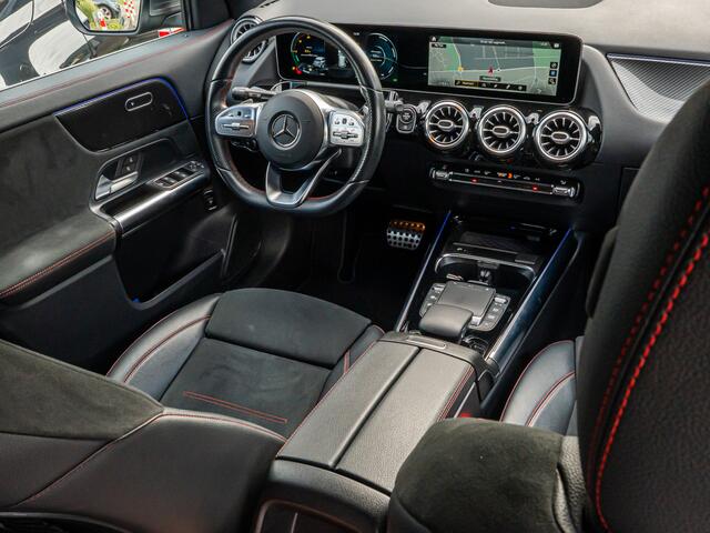 Mercedes-Benz GLA-KLASSE 200 AMG Line CAMERA 19 INCH DODEHOEK WIDESCREEN MULTI LED