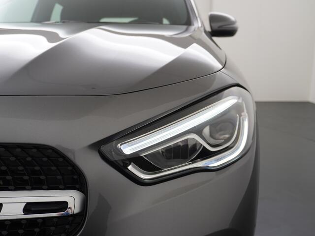 Mercedes-Benz GLA-KLASSE 250e Luxury // Trekhaak // Carplay // WideScreen // Navigatie // LED Koplampen // Cruise Control