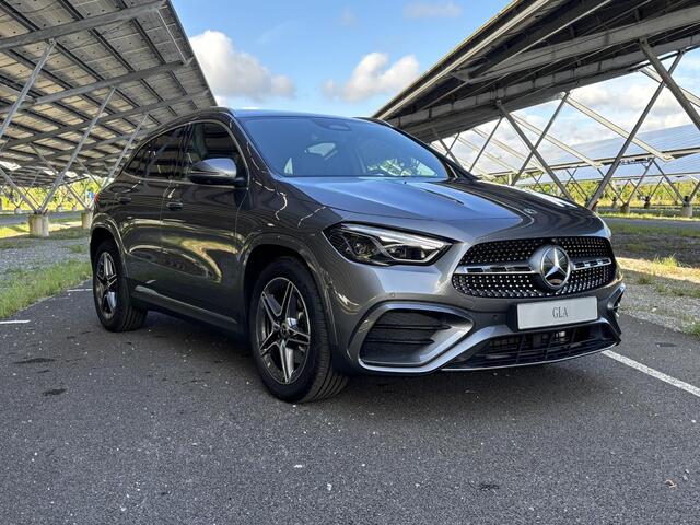 Mercedes-Benz GLA-KLASSE 180 Business Solution AMG | Panoramadak | Memory stoelen | Head-up display | Trekhaak | 360 camera | Sfeerverlichting |