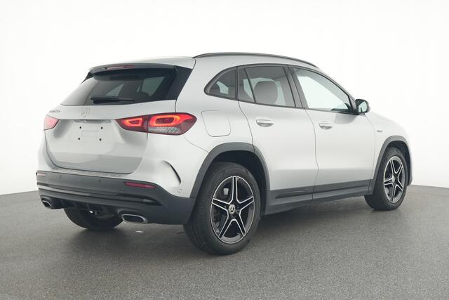 Mercedes-Benz GLA-KLASSE 250 e AMG Nightpakket Plug-In Hybride | Distronic | Keyless Go | Sfeerverlichting | Sound System | Parkeerpakket met Camera | Inclusief 24 maanden Mercedes-Benz Certified garantie voor Europa.