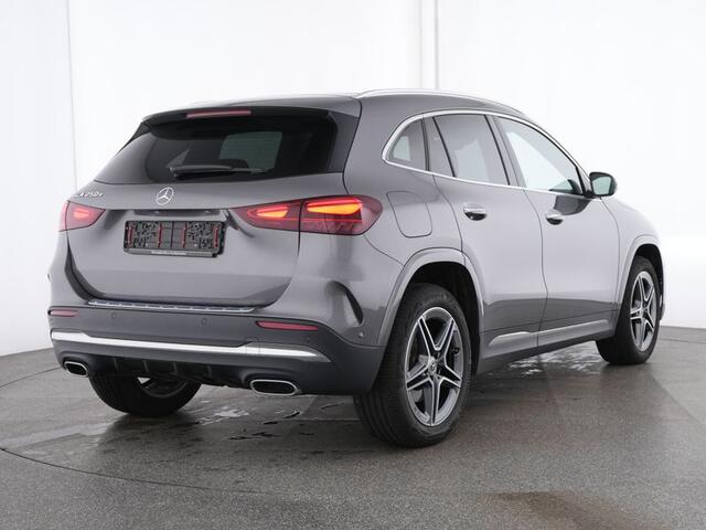 Mercedes-Benz GLA-KLASSE 250 e AMG Face Lift Plug In Hybride AMG Line Advanced Plus | Panorama Schuif-Kanteldak | Dodehoek Assist | 11 kW Laden | Stuur en Stoelverwarming. Inclusief 24 maanden MB Certified garantie voor Europa.