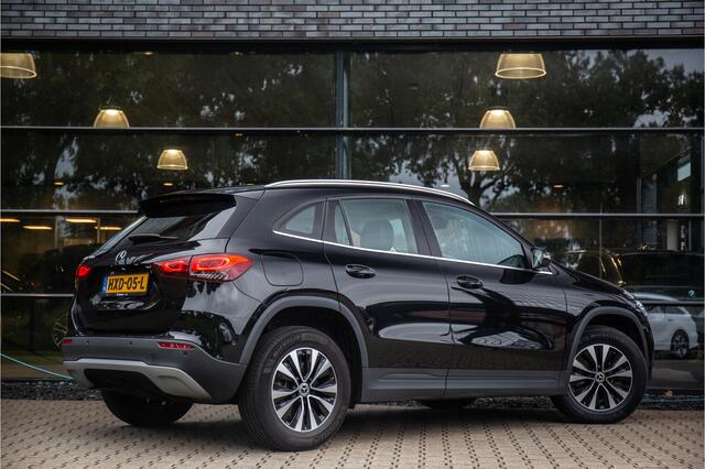 Mercedes-Benz GLA-KLASSE 250 e Business Solution AMG Limited , Trekhaak, Achteruitrijcamera, Voorstoelen verwarmd, Cruise control