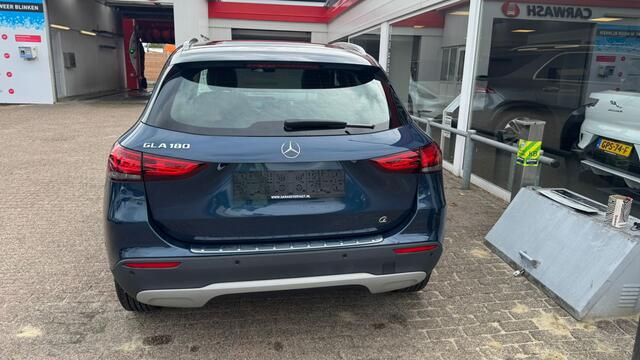Mercedes-Benz GLA-KLASSE 180 Business Solution