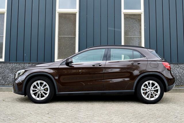 Mercedes-Benz GLA-KLASSE 180 Business Solution Plus Upgrade Edition Rijklaarprijs-Garantie Navigatie Airco Trekhaak Camera Led 1e Eigenaar