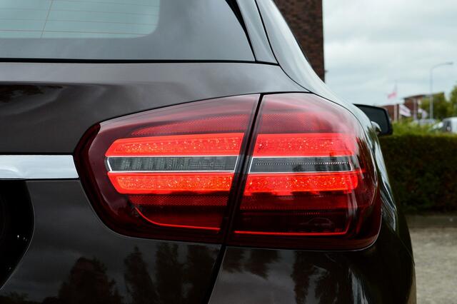 Mercedes-Benz GLA-KLASSE 180 Business Solution Plus Upgrade Edition Rijklaarprijs-Garantie Navigatie Airco Trekhaak Camera Led 1e Eigenaar