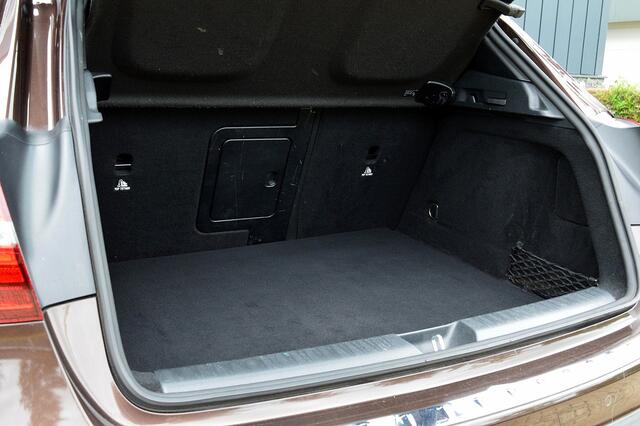 Mercedes-Benz GLA-KLASSE 180 Business Solution Plus Upgrade Edition Rijklaarprijs-Garantie Navigatie Airco Trekhaak Camera Led 1e Eigenaar