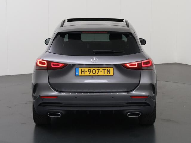 Mercedes-Benz GLA-KLASSE 200 AMG Line | Night | Panoramadak | Widescreen | Achteruitrijcamera |