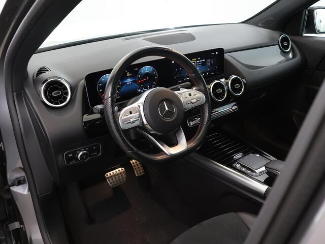 Mercedes-Benz GLA-KLASSE 200 AMG Line | Night | Panoramadak | Widescreen | Achteruitrijcamera |