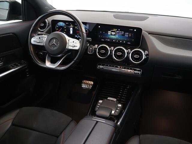 Mercedes-Benz GLA-KLASSE 200 AMG Line | Night | Panoramadak | Widescreen | Achteruitrijcamera |