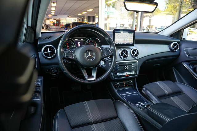 Mercedes-Benz GLA-KLASSE 180 Sport Edition Panoramadak Airco Stoelverw. PDC