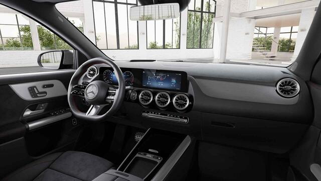 Mercedes-Benz GLA-KLASSE 180 Business Solution AMG | Premium plus pakket | Panoramadak | Memory | Trekhaak | Head-up display | Keyless go |