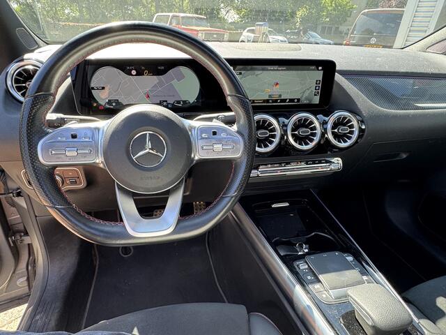 Mercedes-Benz GLA-KLASSE 180 Business Solution AMG Panoramadak/LED/Keyless/Widescreen