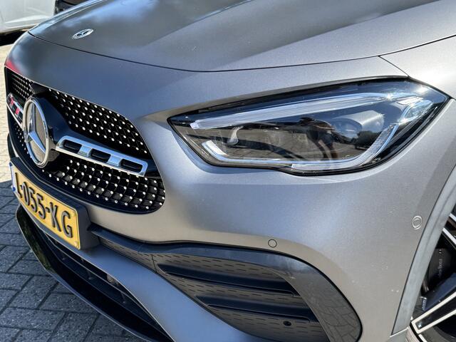 Mercedes-Benz GLA-KLASSE 180 Business Solution AMG Panoramadak/LED/Keyless/Widescreen