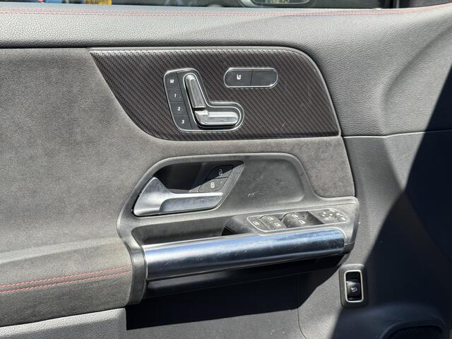 Mercedes-Benz GLA-KLASSE 180 Business Solution AMG Panoramadak/LED/Keyless/Widescreen