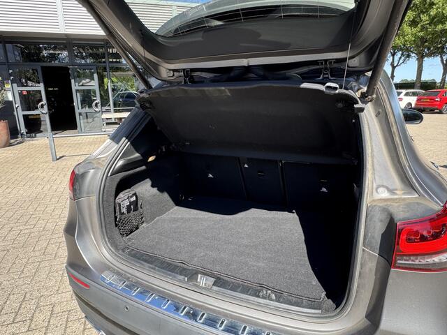 Mercedes-Benz GLA-KLASSE 180 Business Solution AMG Panoramadak/LED/Keyless/Widescreen