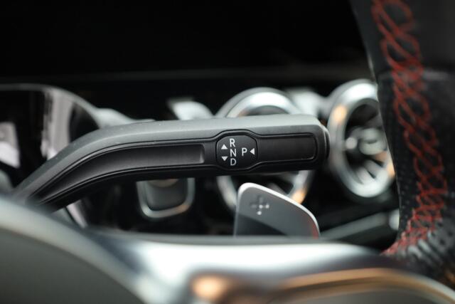 Mercedes-Benz GLA-KLASSE 250 e AMG Line | Augmented Reality | Burmester | Trekhaak | All Season | Dodehoek