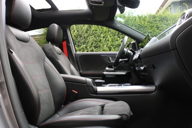 Mercedes-Benz GLA-KLASSE AMG 35 4MATIC AMG NightPakket 306PK (31.249Km Panodak Sportleder/Memory Carplay Burmester Widescreen M-Bux Full-Led 20InchAMG PrivacyGlass)