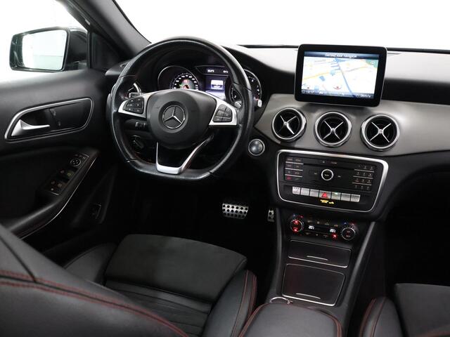 Mercedes-Benz GLA-KLASSE 180 Business Solution AMG | Night | Panoramadak | Stoelverwarming | Navigatie |