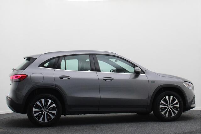 Mercedes-Benz GLA-KLASSE 250 e Business Solution Luxury Limited LED, Virtual Cockpit, Camera, Navigatie, Lane Assist, DAB