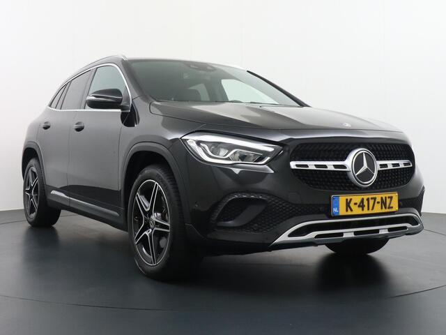 Mercedes-Benz GLA-KLASSE 200 Business Solution Luxury AMG Velgen MBUX Sfeerverlichting Camera Dealer onderhouden
