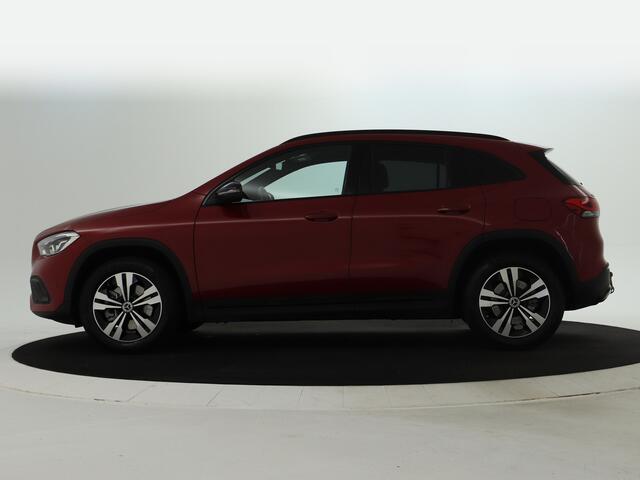 Mercedes-Benz GLA-KLASSE 250 e Business Solution Luxury Line Apple CarPlay | Nightpakket | Achteruitrijcamera | Trekhaak Inclusief 24 maanden MB Certified garantie voor Europa.