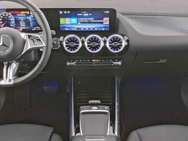 Mercedes-Benz GLA-KLASSE 250 e Plug-In Hybride Trekhaak | Night Pakket | Sfeerverlichting | 11 kW Laden | Stuur en Stoelverwarming. Inclusief 24 maanden MB Certified garantie voor Europa.