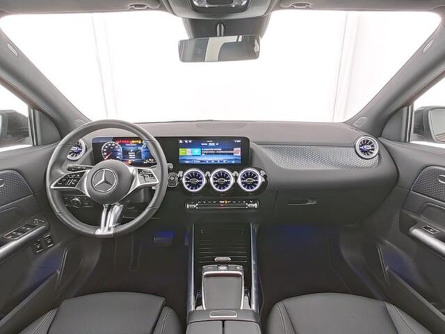 Mercedes-Benz GLA-KLASSE 250 e Plug-In Hybride Trekhaak | Night Pakket | Sfeerverlichting | 11 kW Laden | Stuur en Stoelverwarming. Inclusief 24 maanden MB Certified garantie voor Europa.