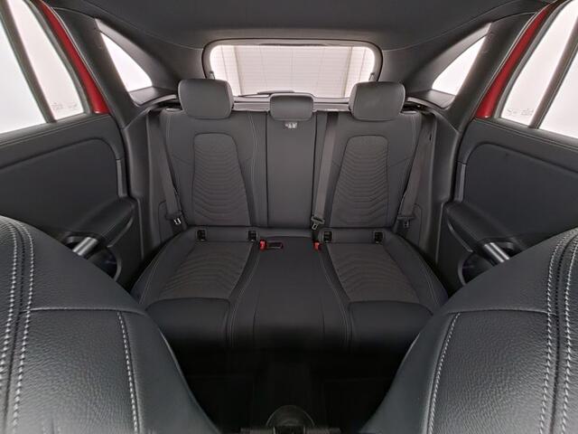 Mercedes-Benz GLA-KLASSE 250 e Plug-In Hybride Trekhaak | Night Pakket | Sfeerverlichting | 11 kW Laden | Stuur en Stoelverwarming. Inclusief 24 maanden MB Certified garantie voor Europa.