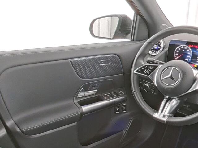 Mercedes-Benz GLA-KLASSE 250 e Plug-In Hybride Trekhaak | Night Pakket | Sfeerverlichting | 11 kW Laden | Stuur en Stoelverwarming. Inclusief 24 maanden MB Certified garantie voor Europa.