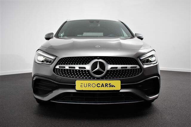 Mercedes-Benz GLA-KLASSE 200 Automaat AMG Line Nieuw model! Mercedes-Benz GLA-klasse 200 AMG Line 8-DCT | Navigatie | Climate Control | Camera | Half leder/alcantara | Led | Electrische achterklep | 19"Lichtmetalen velgen