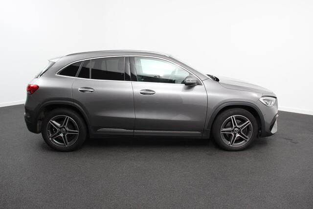 Mercedes-Benz GLA-KLASSE 200 Automaat AMG Line Nieuw model! Mercedes-Benz GLA-klasse 200 AMG Line 8-DCT | Navigatie | Climate Control | Camera | Half leder/alcantara | Led | Electrische achterklep | 19"Lichtmetalen velgen