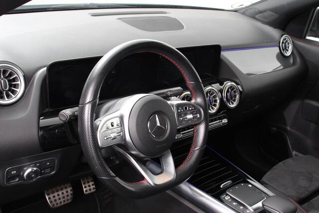 Mercedes-Benz GLA-KLASSE 200 Automaat AMG Line Nieuw model! Mercedes-Benz GLA-klasse 200 AMG Line 8-DCT | Navigatie | Climate Control | Camera | Half leder/alcantara | Led | Electrische achterklep | 19"Lichtmetalen velgen