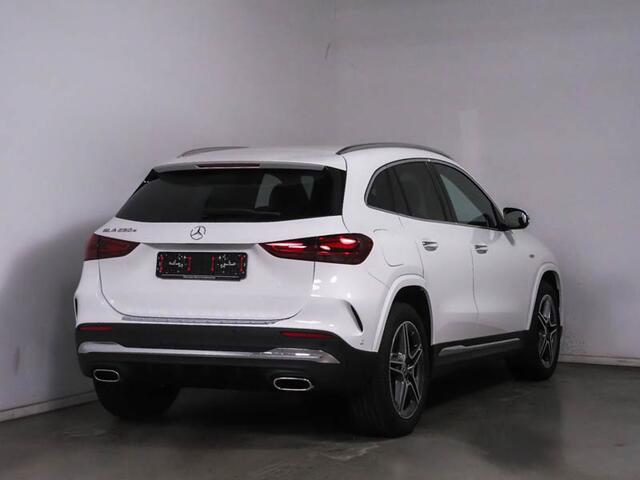 Mercedes-Benz GLA-KLASSE 250 e AMG Plug-In Hybride AMG Line | MultiBeam Koplampen | Dodehoekassist | 11 kW LAden | Stuur en Stoelverwarming. Inclusief 24 maanden Mercedes-Benz Certified garantie voor Europa.