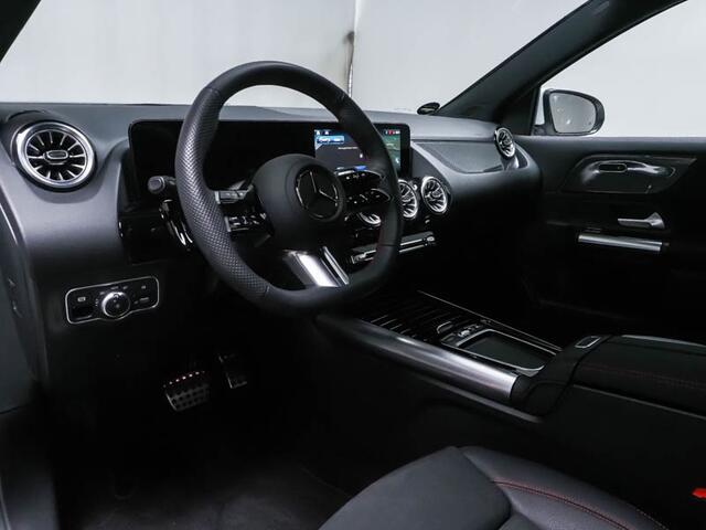 Mercedes-Benz GLA-KLASSE 250 e AMG Plug-In Hybride AMG Line | MultiBeam Koplampen | Dodehoekassist | 11 kW LAden | Stuur en Stoelverwarming. Inclusief 24 maanden Mercedes-Benz Certified garantie voor Europa.