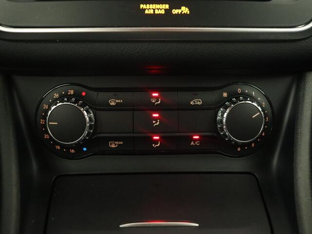 Mercedes-Benz GLA-KLASSE 180d Lease Edition Plus | Trekhaak | Xenon | Half leder | Navigatie | Cruise control | Park Assist | Airco | Bluetooth