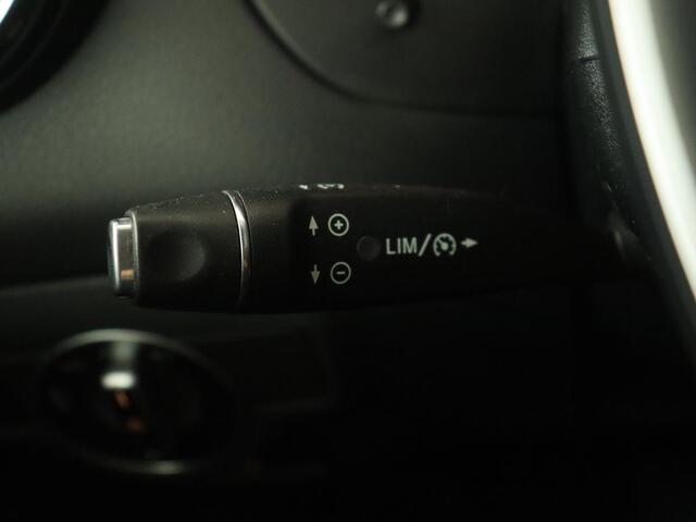 Mercedes-Benz GLA-KLASSE 180d Lease Edition Plus | Trekhaak | Xenon | Half leder | Navigatie | Cruise control | Park Assist | Airco | Bluetooth