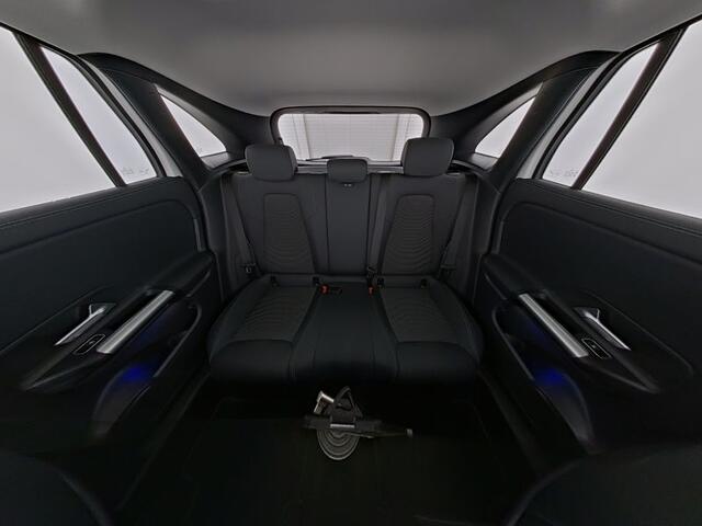 Mercedes-Benz GLA-KLASSE 250 e Plug-In Hybride Panorama Schuif-Kanteldak | Dodehoekassist | Memory Voorstoelen | Sfeerverlichting | 11 kW Laden | Stuur en Stoelverwarming. Inclusief 24 maanden MB Certified garantie voor Europa.