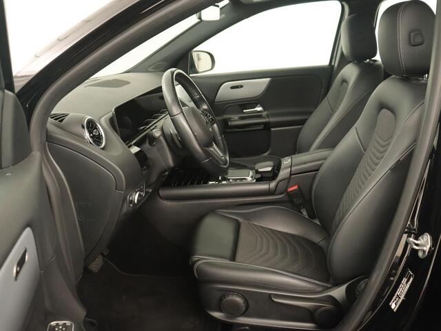 Mercedes-Benz GLA-KLASSE 180 Business Solution | Trekhaak | Stoelverwarming | Camera | Full LED | Half leder | Park Assist | Navigatie