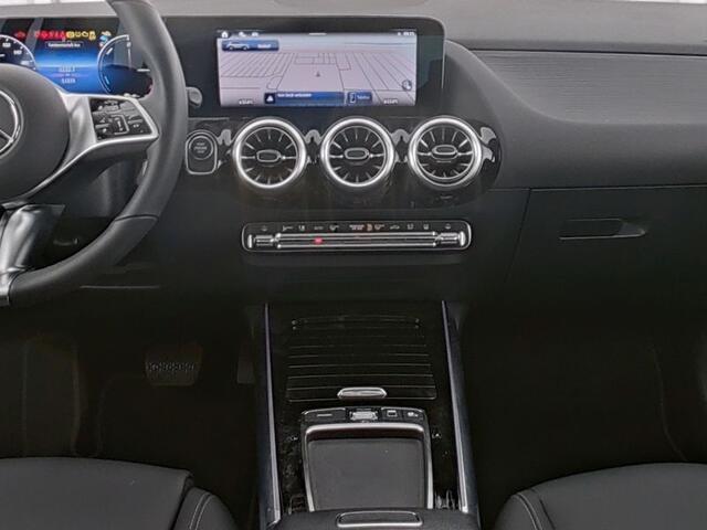 Mercedes-Benz GLA-KLASSE 250 e Plug-In Hybride Edition Progressive Line | Panorama Schuif-Kanteldak | MultiBeam Koplampen | Thermotronic Airco | Distronic. Inclusief 24 maanden MB Certified garantie voor Europa.