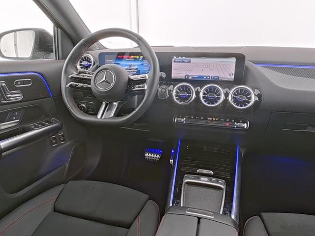 Mercedes-Benz GLA-KLASSE 250 e AMG Plug-In Hybride AMG Line Premium Plus | Trekhaak | Distronic | Panorama Schuif-Kanteldak | 11 kW Laden | Stuur en Stoelverwarming. Inclusief 24 maanden MB Certified garantie voor Europa.