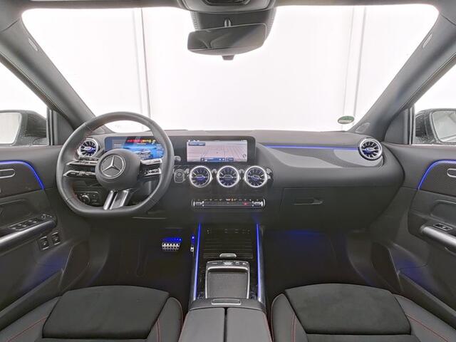 Mercedes-Benz GLA-KLASSE 250 e AMG Plug-In Hybride AMG Line Premium Plus | Trekhaak | Distronic | Panorama Schuif-Kanteldak | 11 kW Laden | Stuur en Stoelverwarming. Inclusief 24 maanden MB Certified garantie voor Europa.