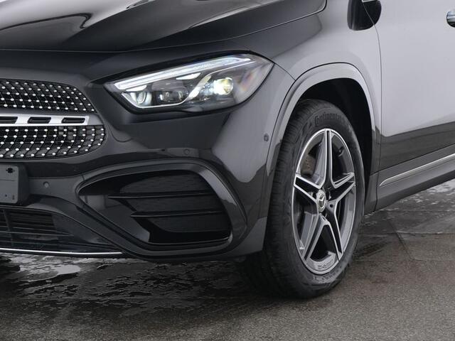Mercedes-Benz GLA-KLASSE 250 e AMG Plug-In Hybride AMG Line Premium Plus | Trekhaak | Distronic | Panorama Schuif-Kanteldak | 11 kW Laden | Stuur en Stoelverwarming. Inclusief 24 maanden MB Certified garantie voor Europa.